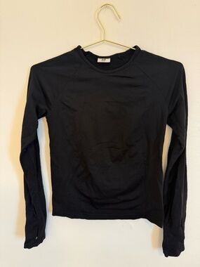 Long sleeved, breathable athletic top